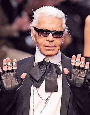 lagerfeld-with-gloves.jpg